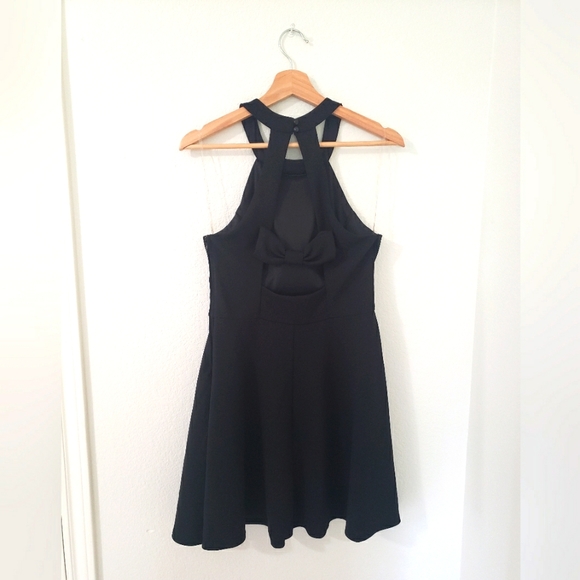 Women's Speechless Open Back with Bow Dress - Picture 2 of 7